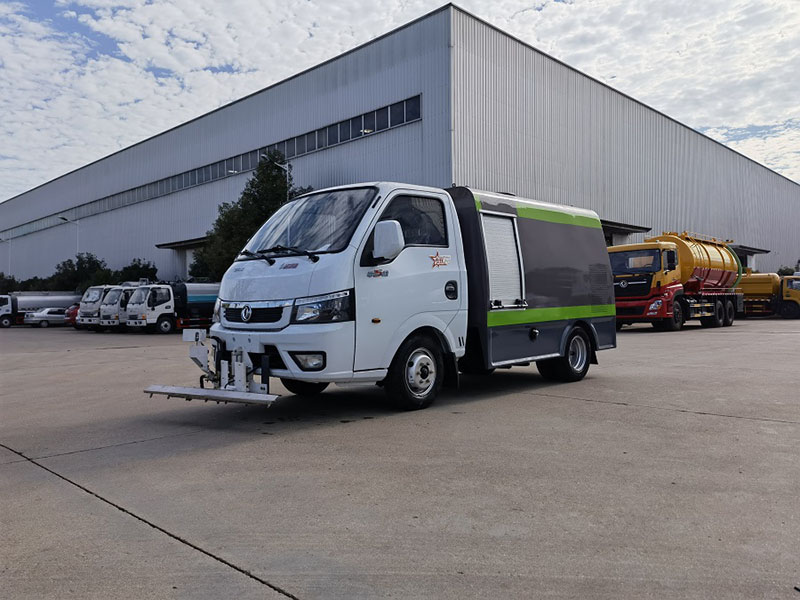东风途逸路面养护车