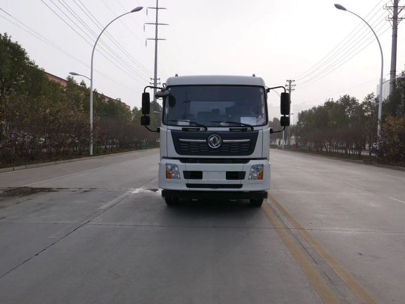 东风天锦深度保洁车