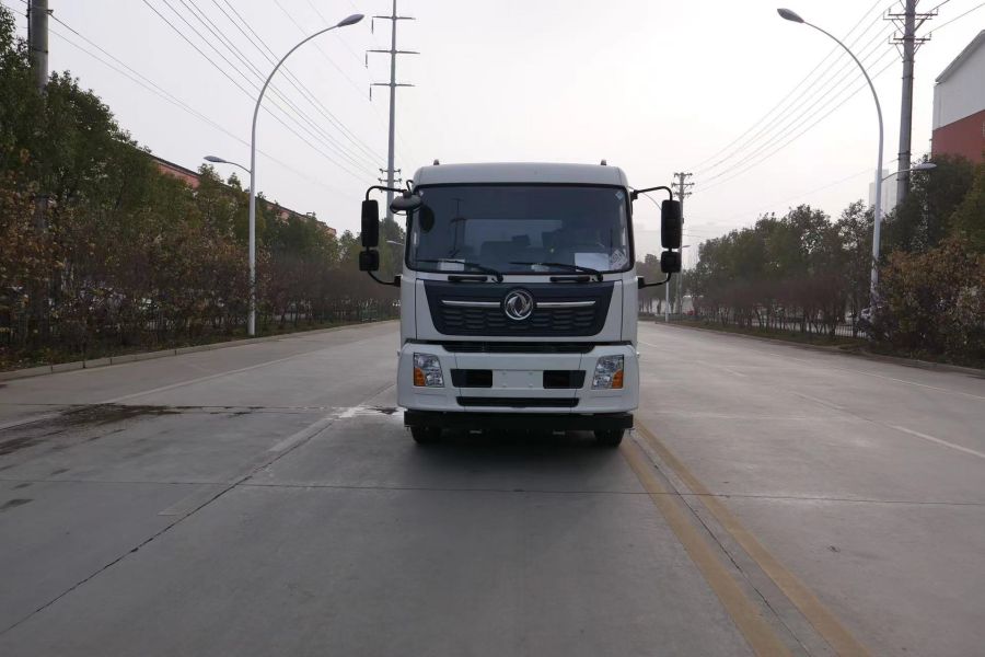 东风天锦深度保洁车